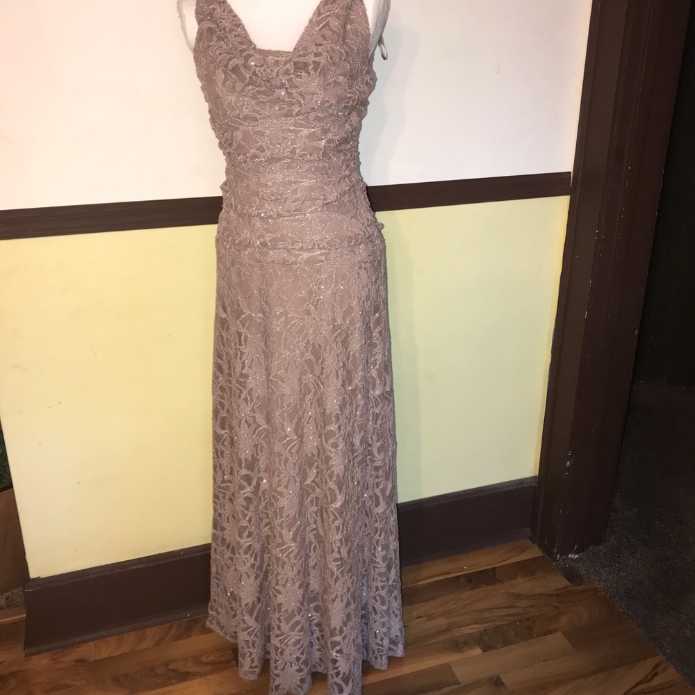 Nightway nude evening lace dress Size 4
